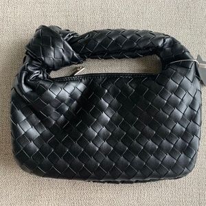 Woven knot purse